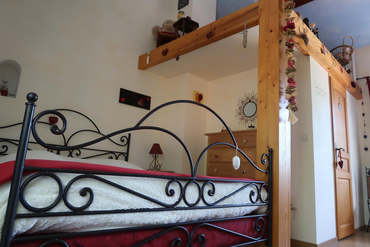 Bed and Breakfast Le Relais Du Grand Logis Civrieux Exteriér fotografie